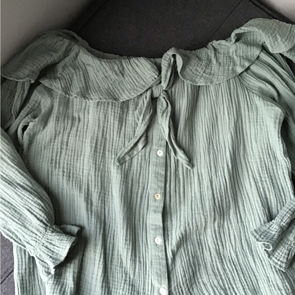 EUC boutique Off the shoulder sage green top